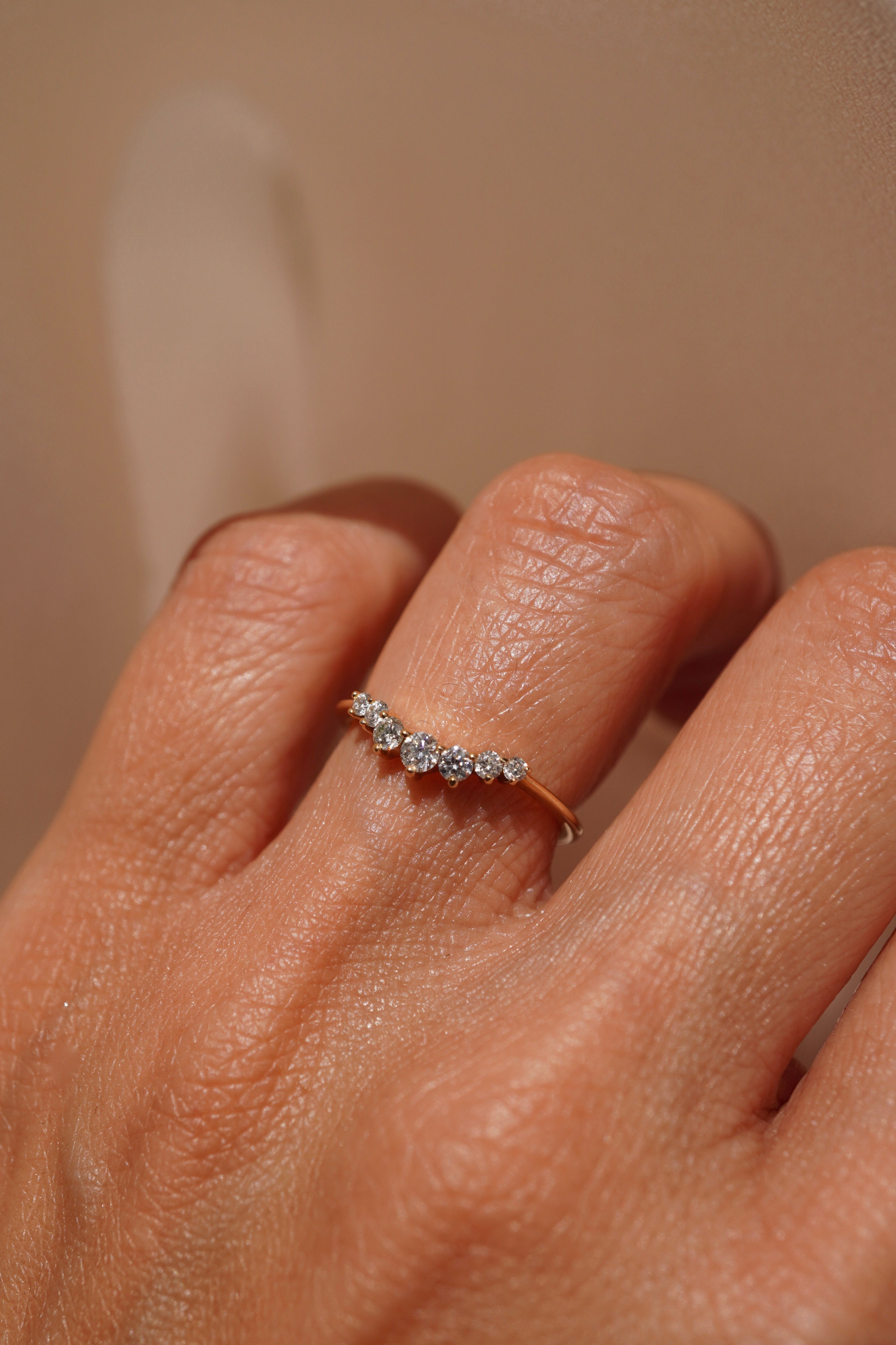 Graduated Diamond Contour Band