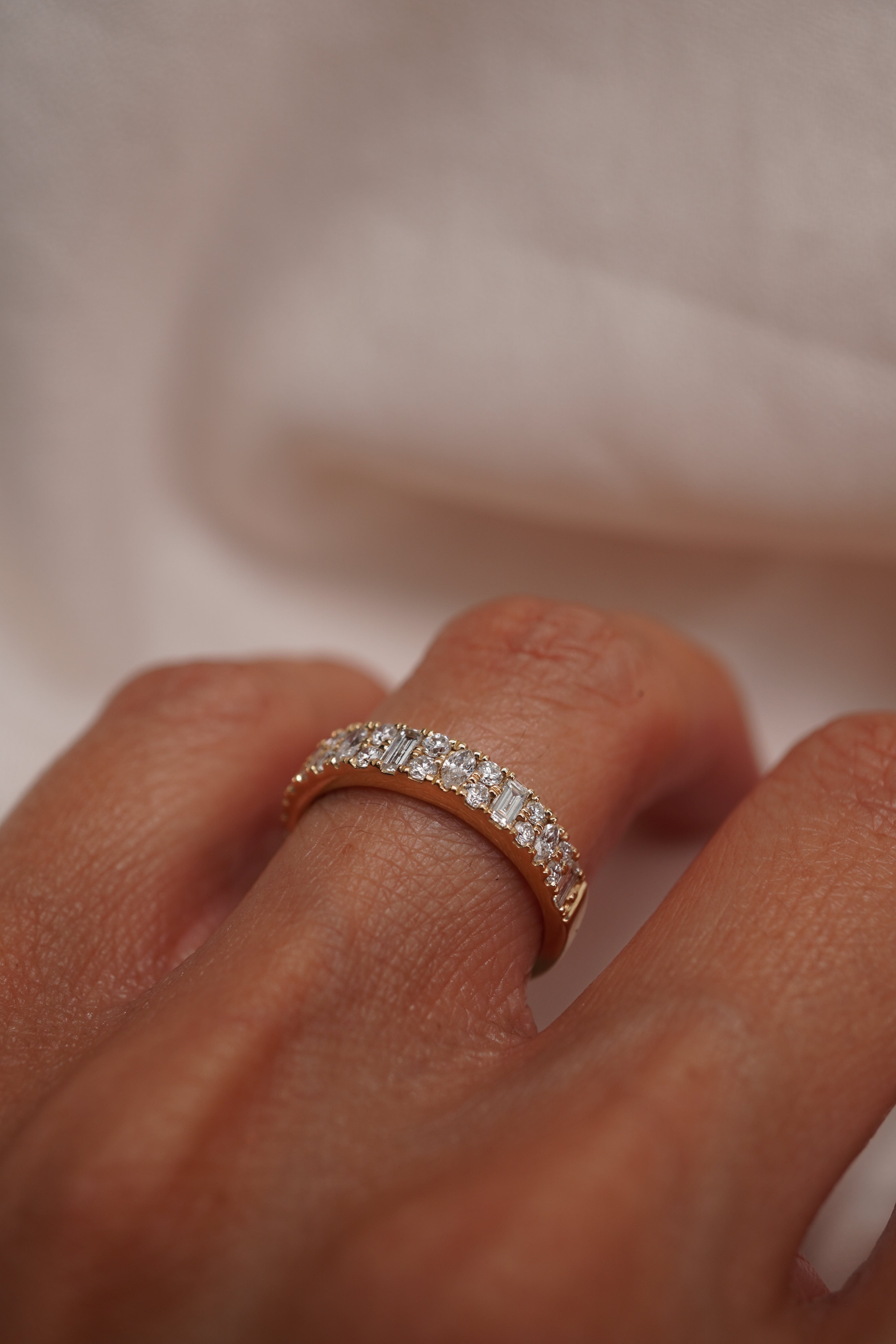 Multi-Stone Column Band