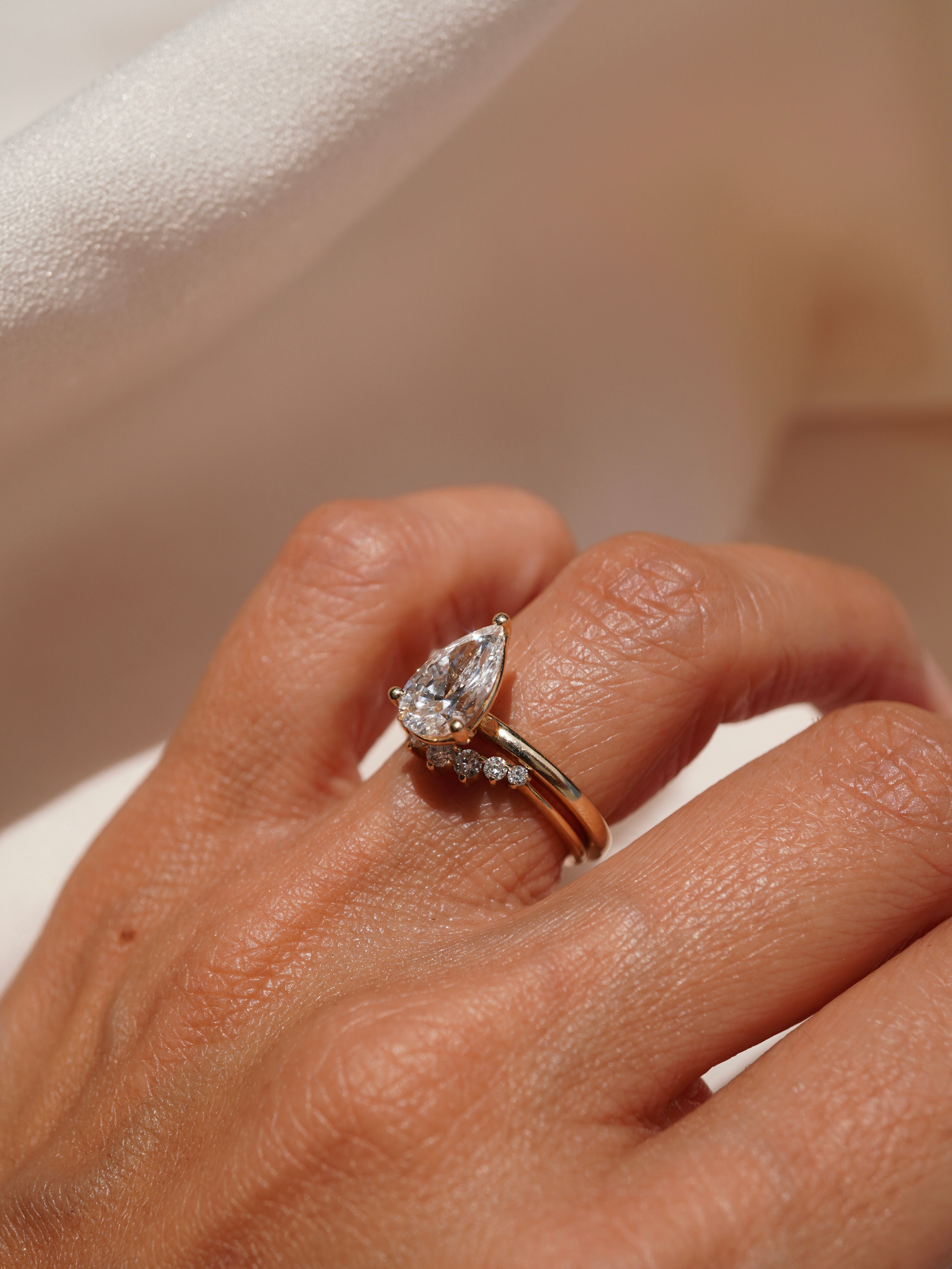 Graduated Diamond Contour Band