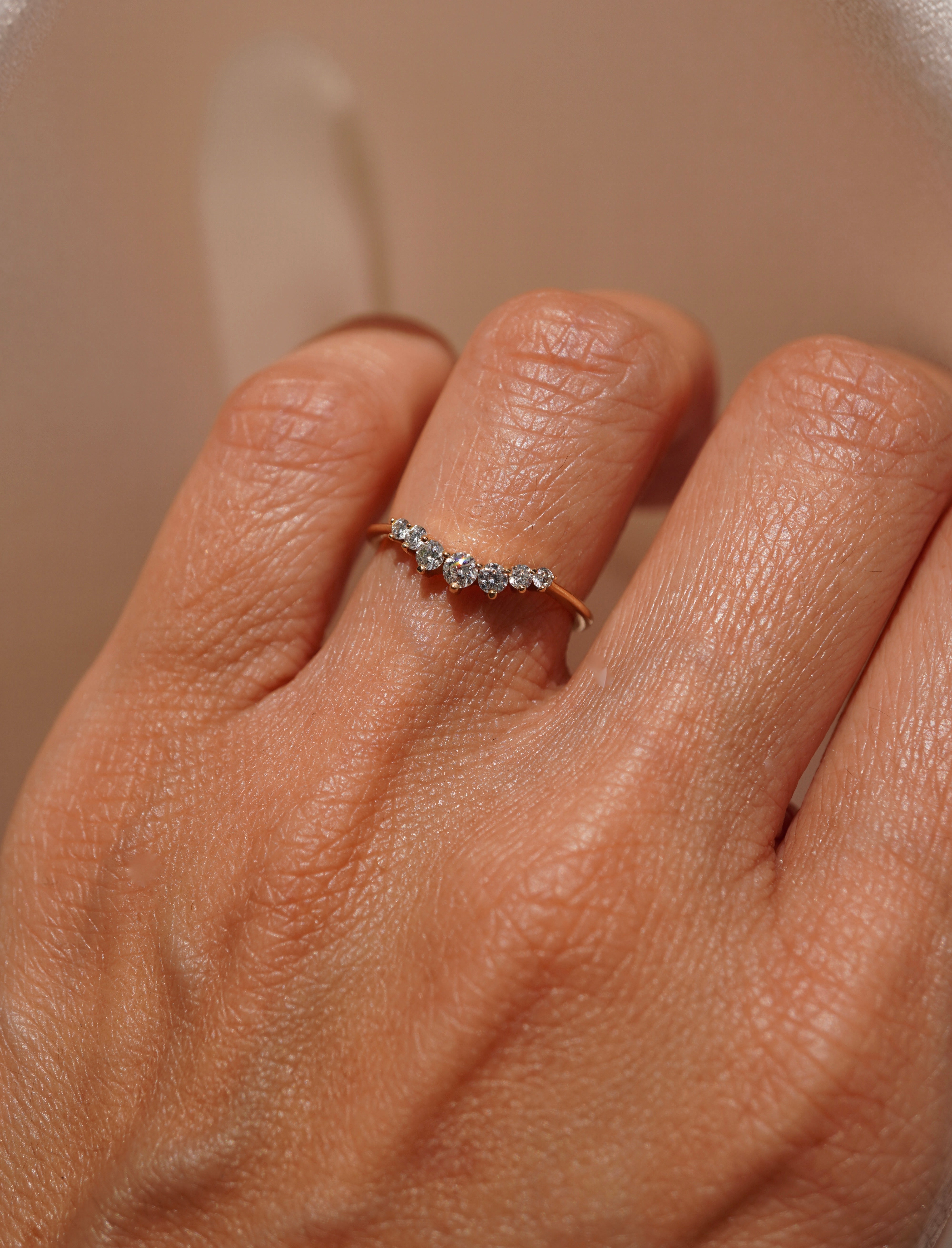 Graduated Diamond Contour Band