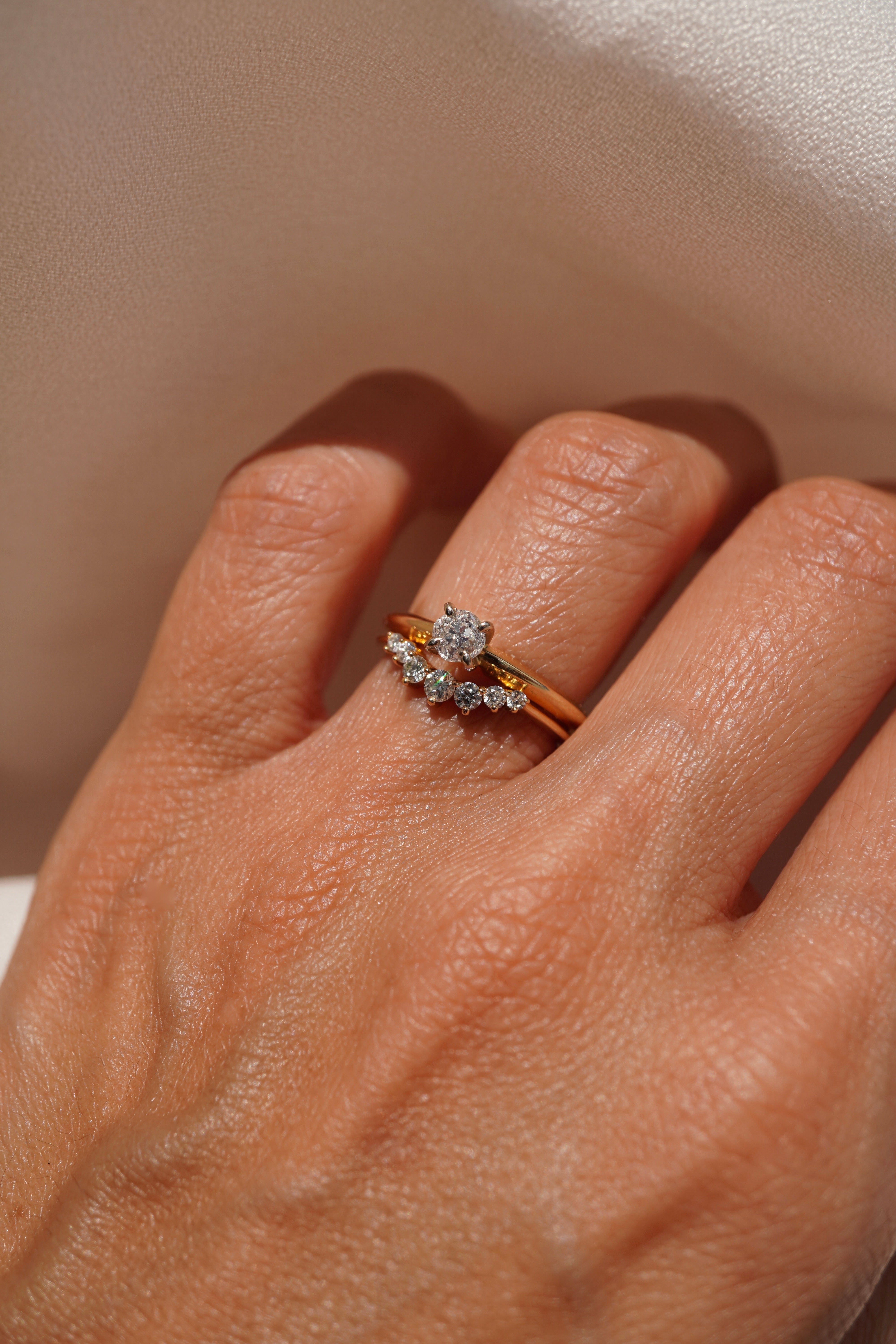 Graduated Diamond Contour Band