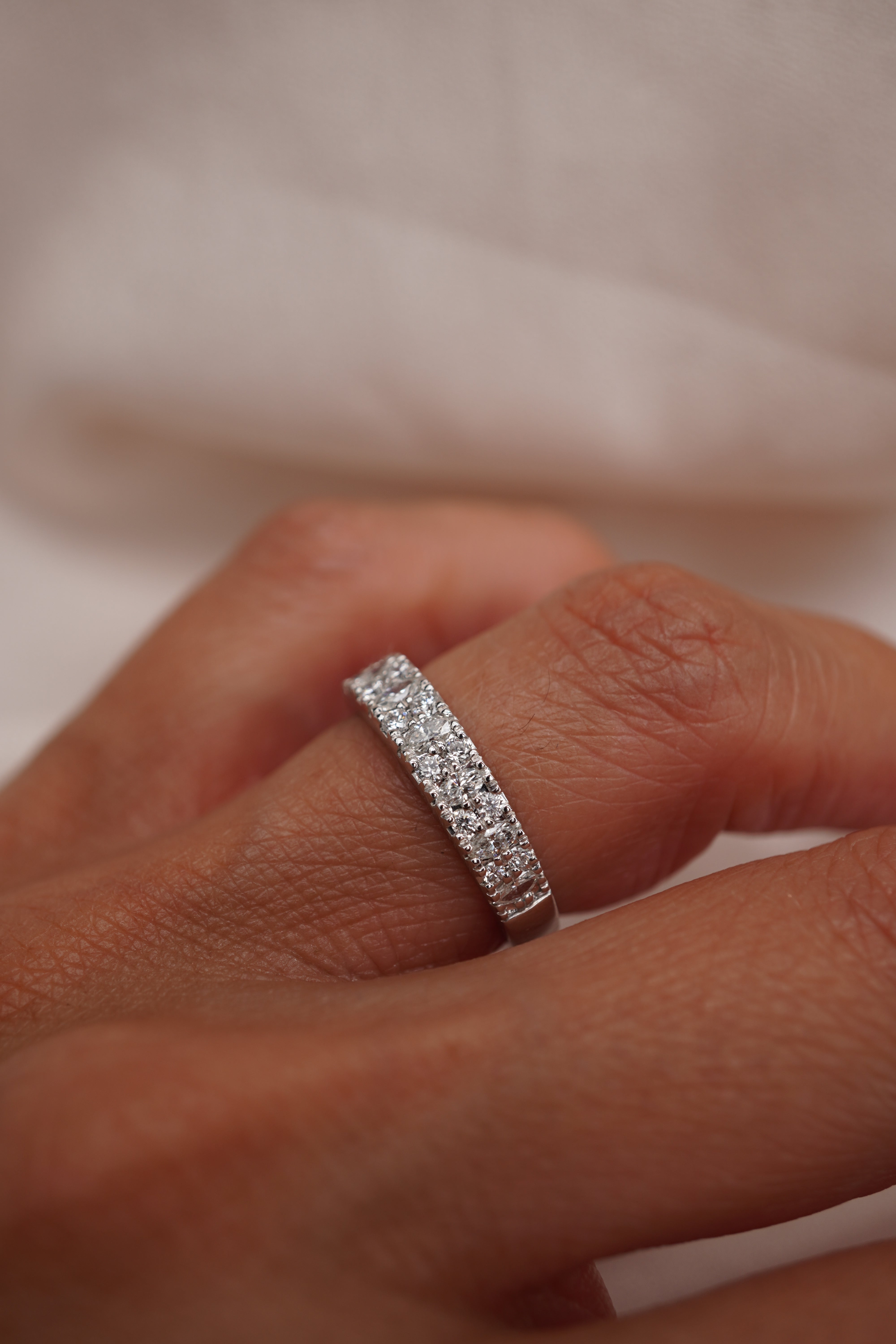 Multi-Stone Column Band