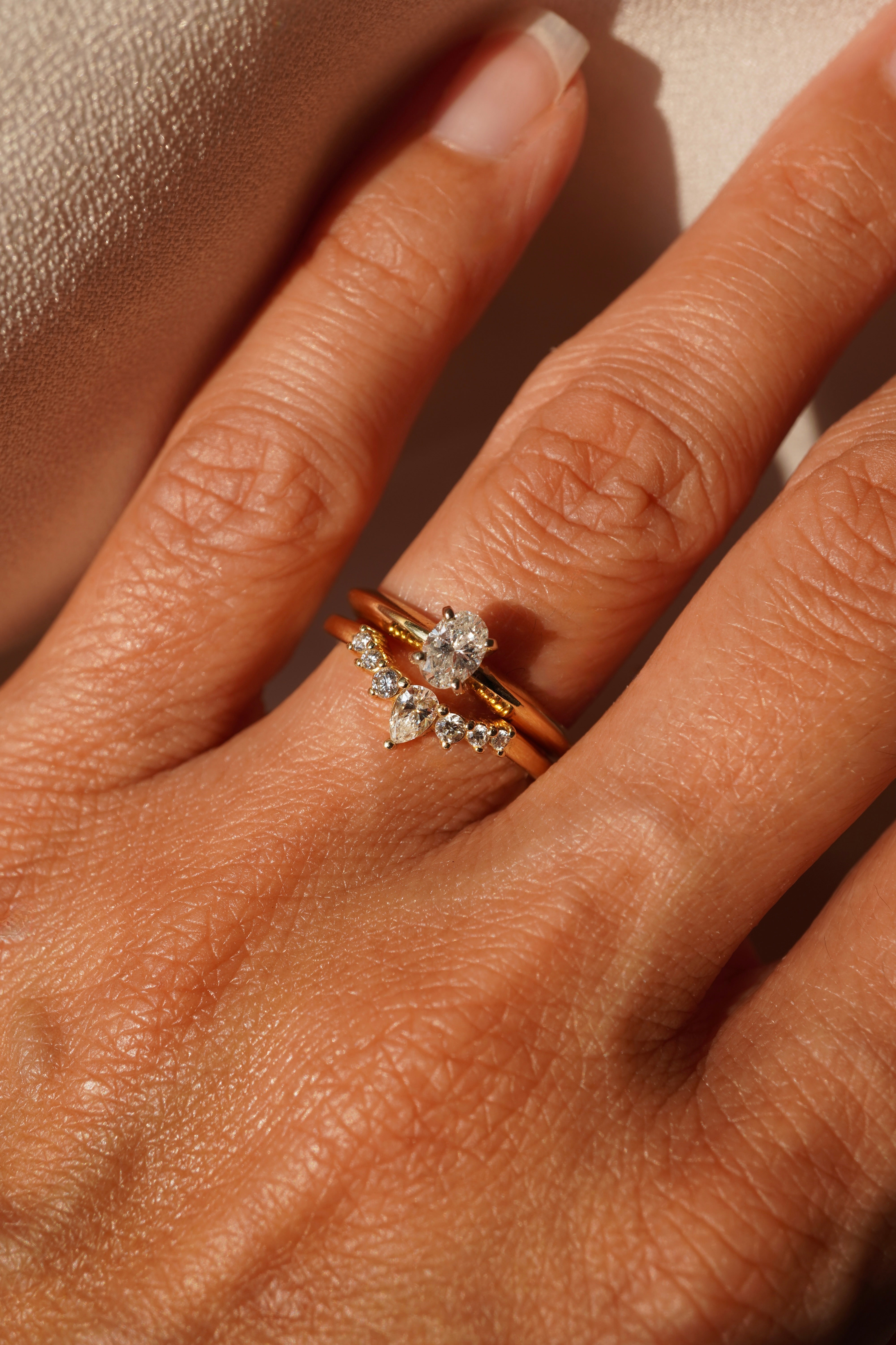 Pear and Round Diamond Contour Band