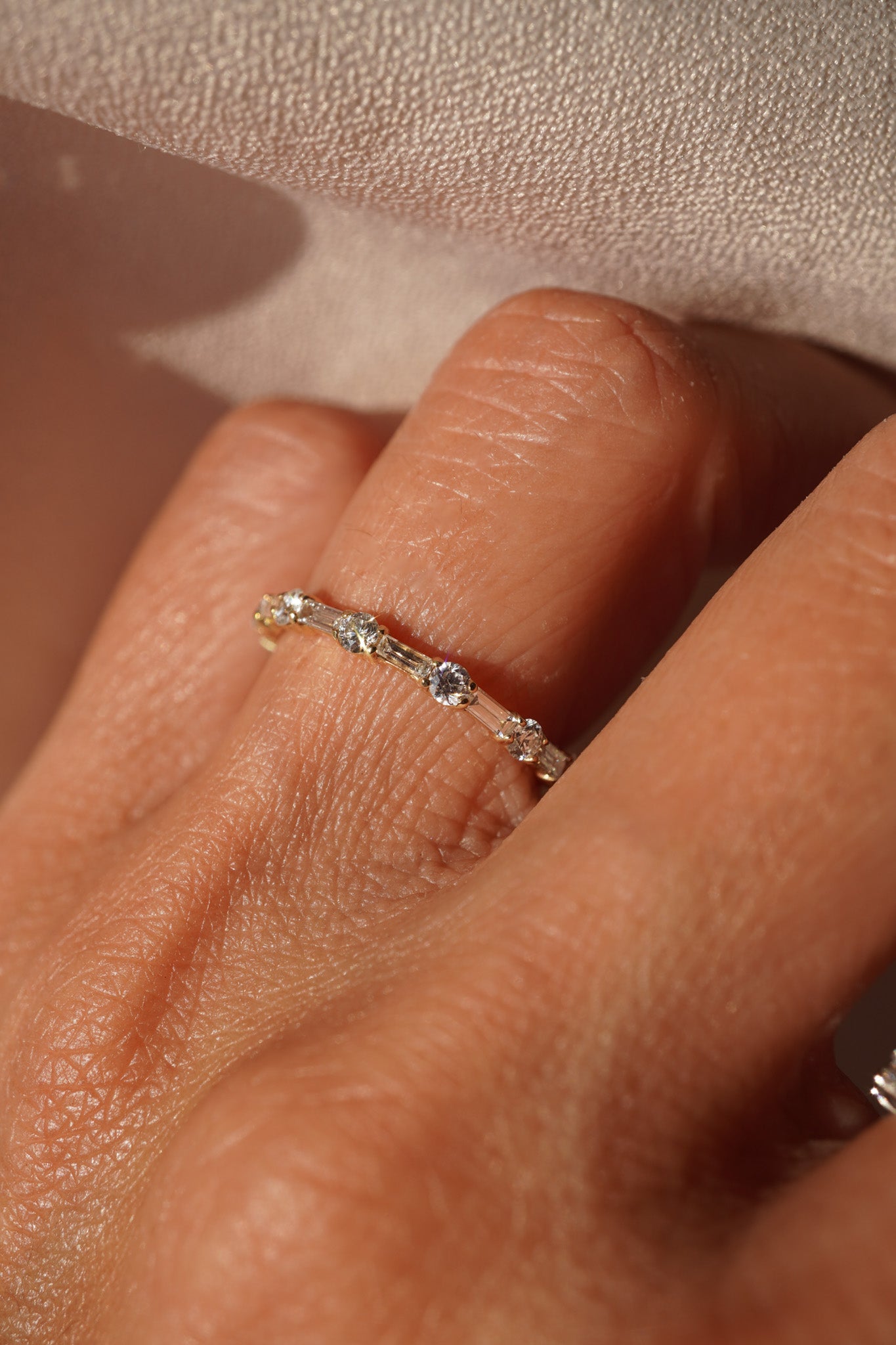 Alternating Baguette & Round Diamond Band